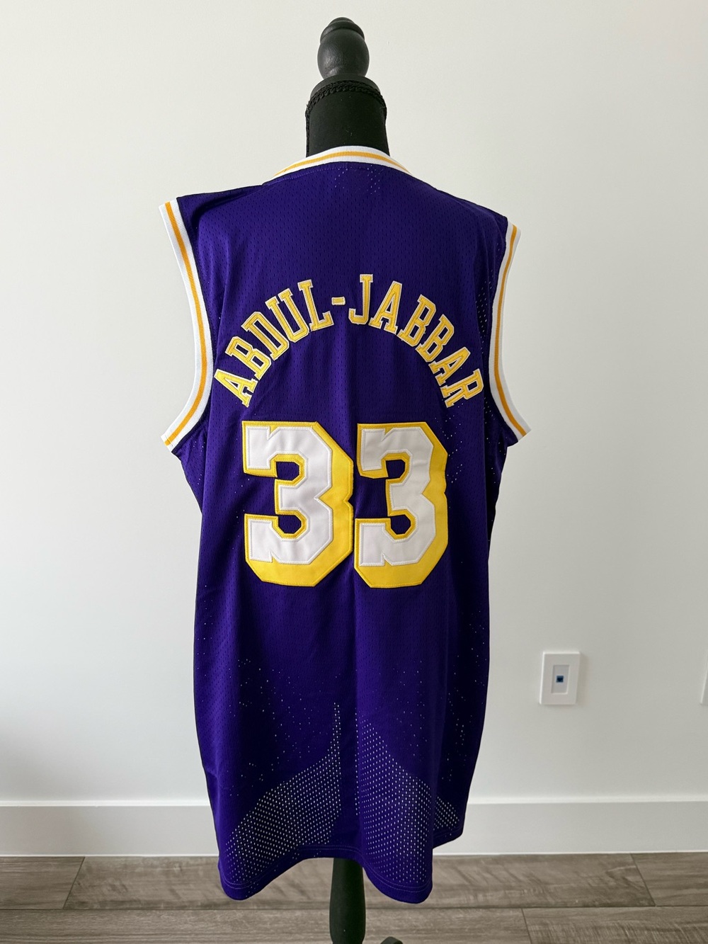 Hardwood Classics • Lakers Jersey